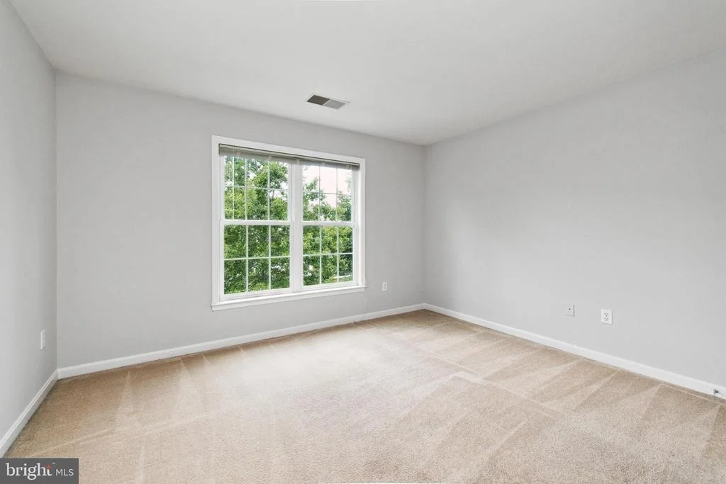 Photo of 457 UNIVERSITY DRIVE