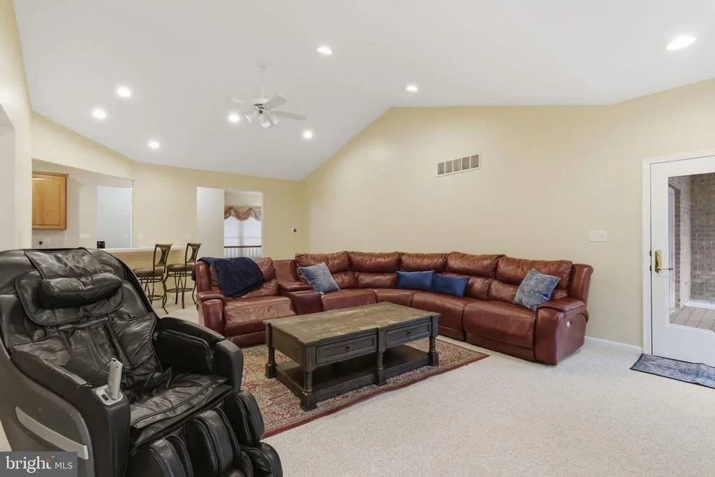 Photo of 922 SIDEHILL DRIVE