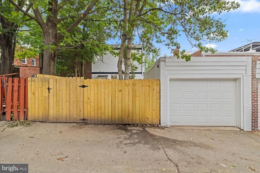 Photo of 536 ONEIDA PLACE NW