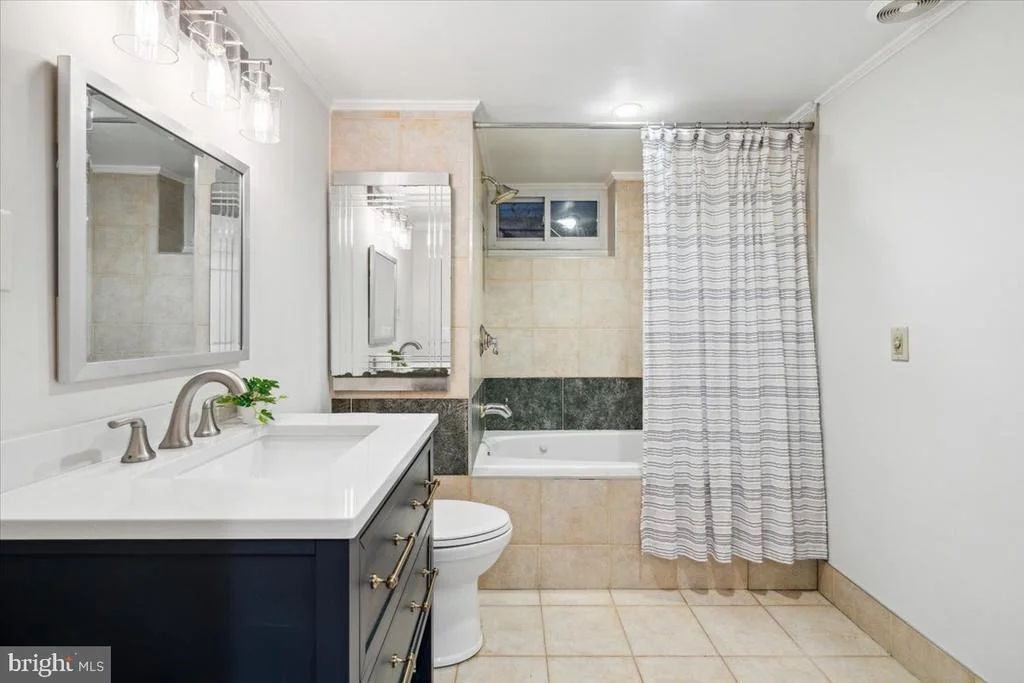 Photo of 900 ROSEMONT AVENUE