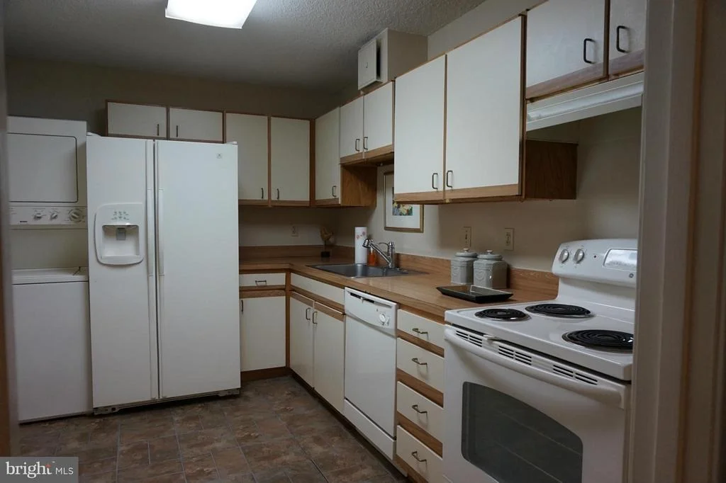 Photo of Unit 2102 at 15107 INTERLACHEN DRIVE