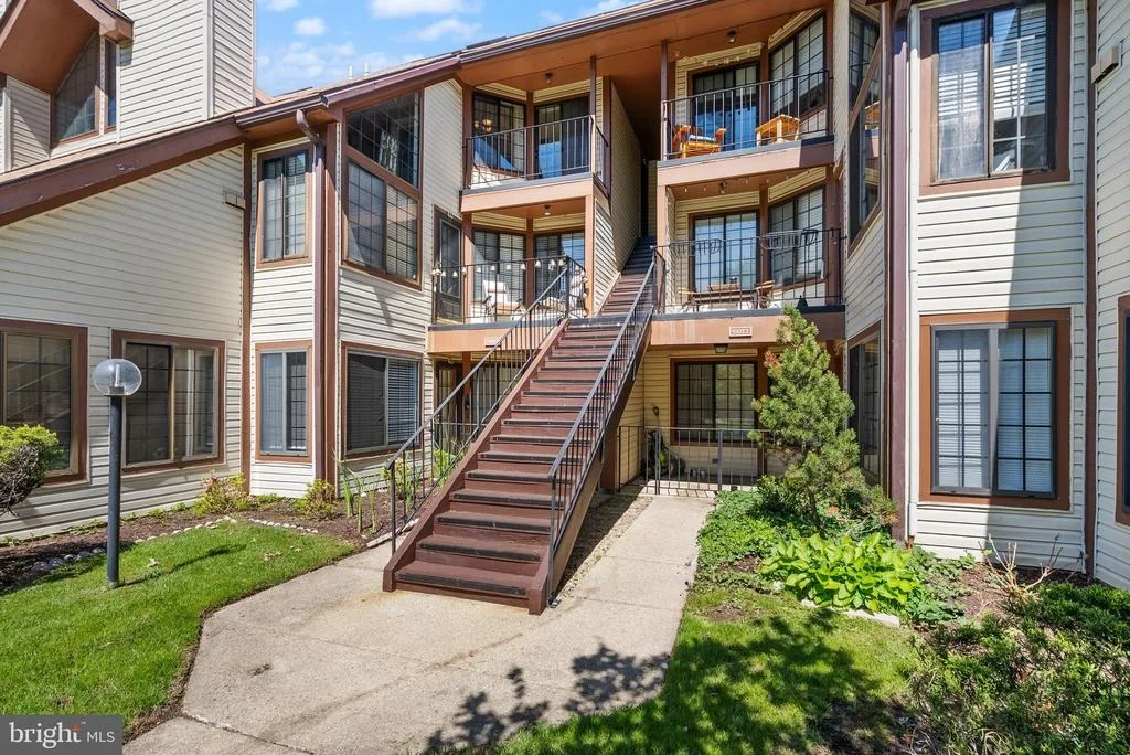 Photo of Unit C at 6013 CURTIER DRIVE