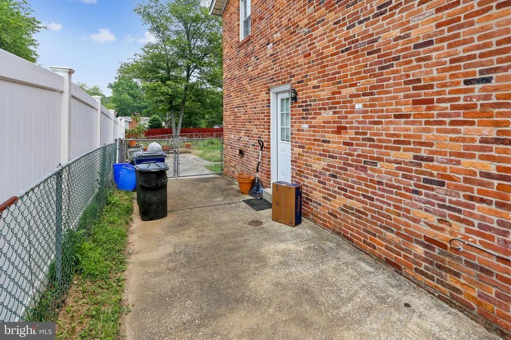 Photo of 1015 ARCOLA AVENUE