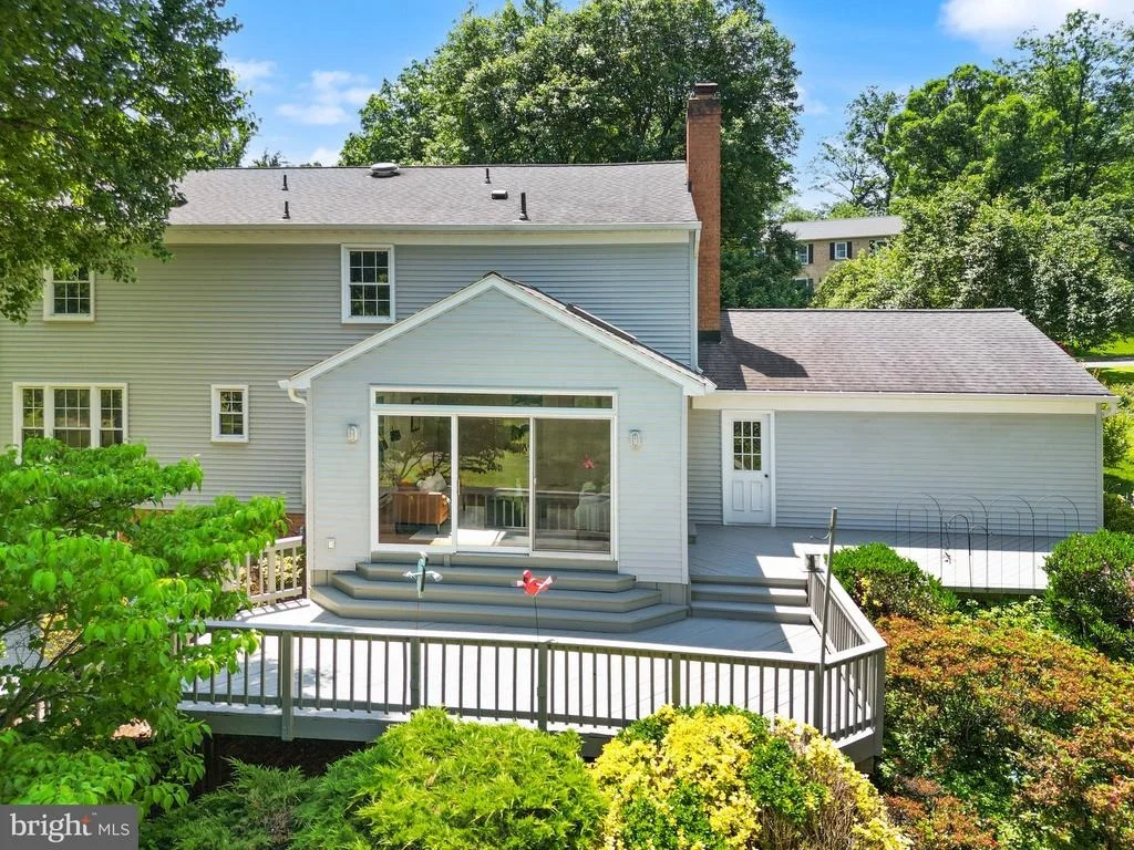 Photo of 2037 DURAND DRIVE