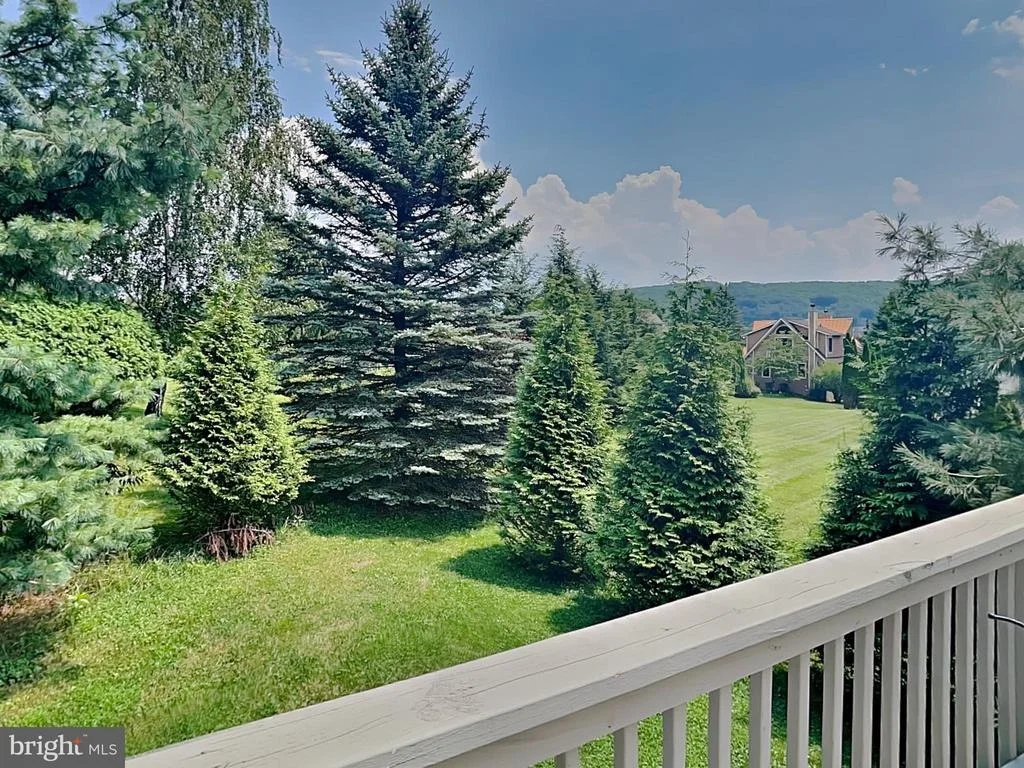 Photo of 305 LAKE POINTE DRIVE