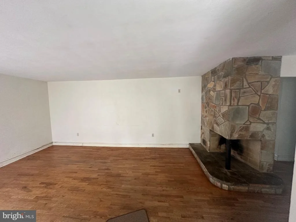 Photo of 214 MOLDEN DRIVE
