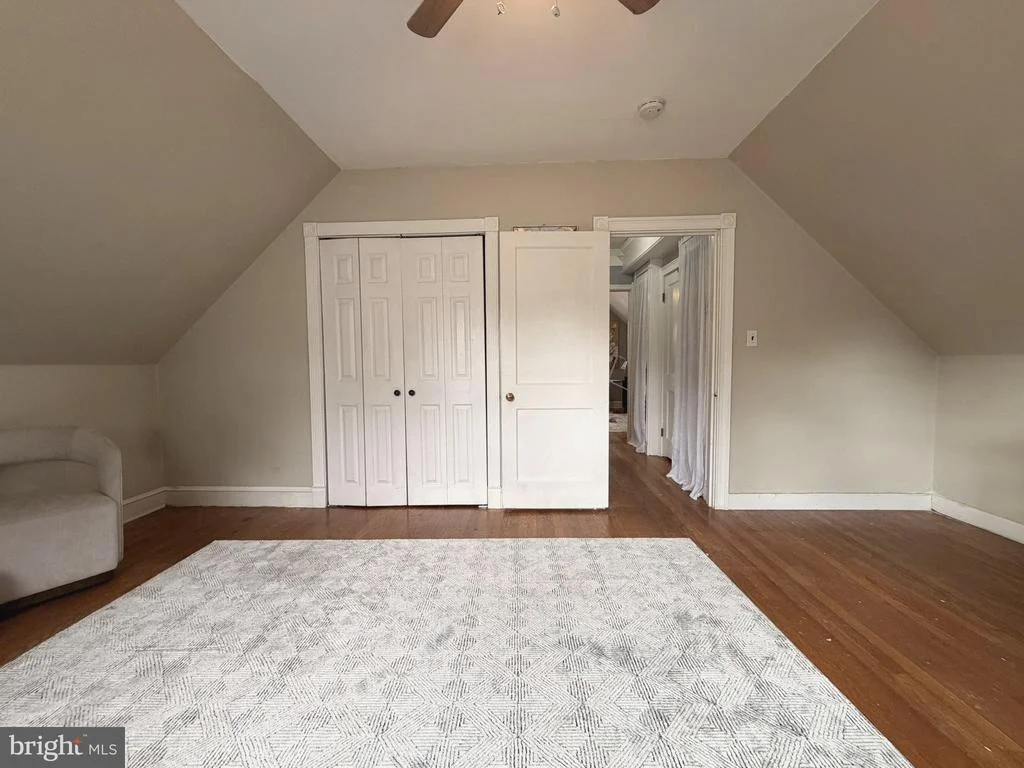 Photo of 6011 EASTERN PARKWAY