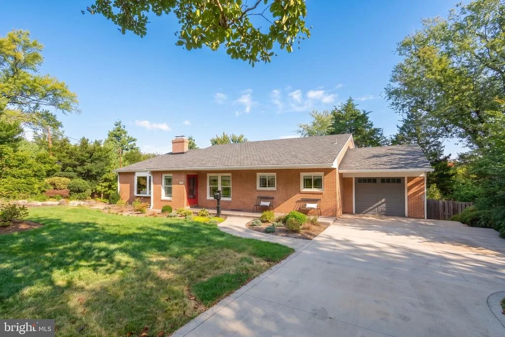 Photo of 415 CROWN VIEW DRIVE