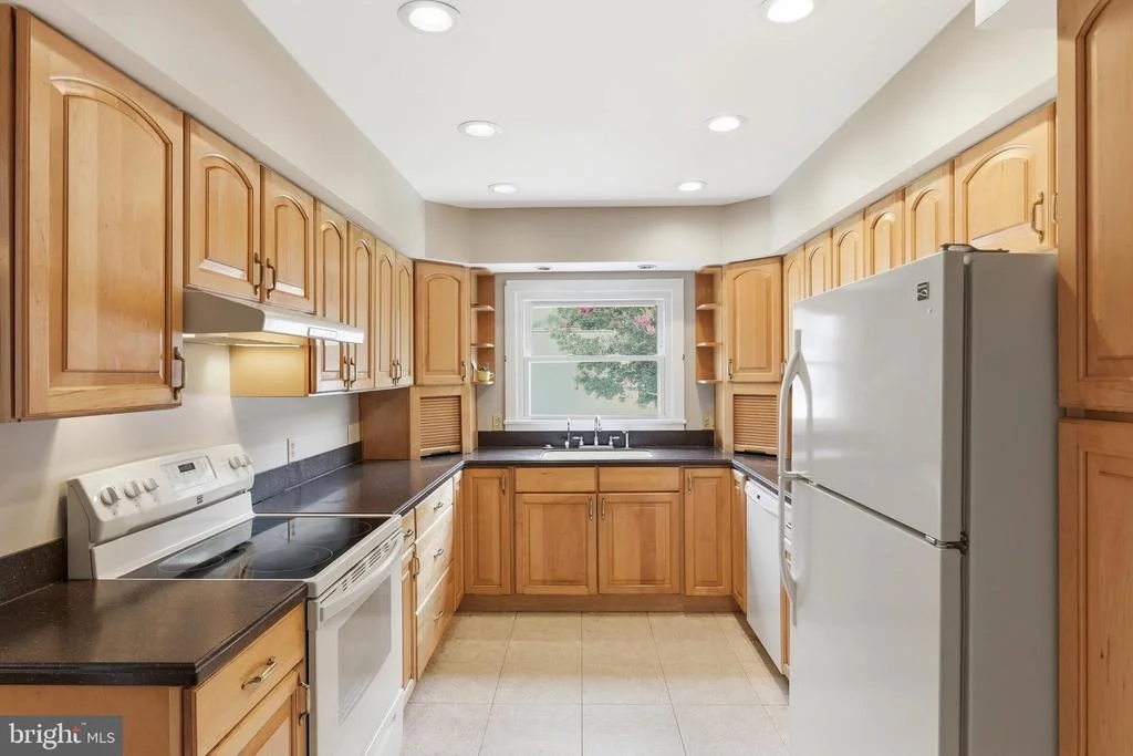 Photo of 727 N GOVERNORS AVENUE