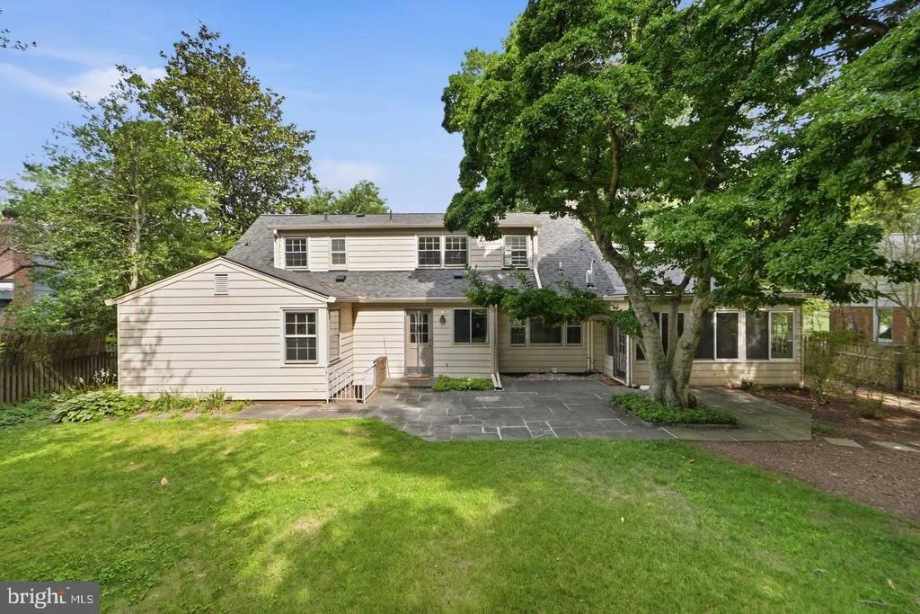 Photo of 5910 OVERLEA ROAD