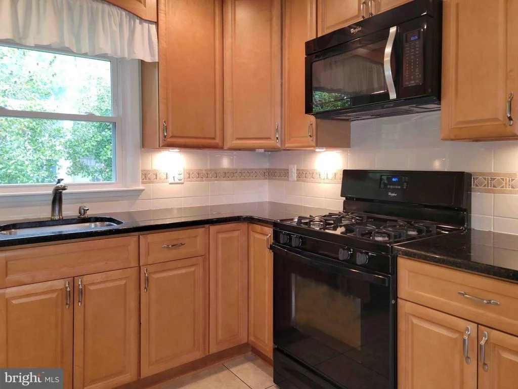 Photo of 3926 HOWARD STREET