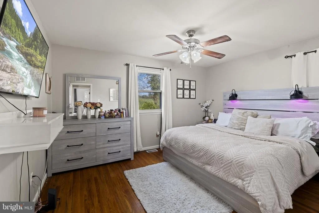 Photo of 111 E HEMMINGS WAY