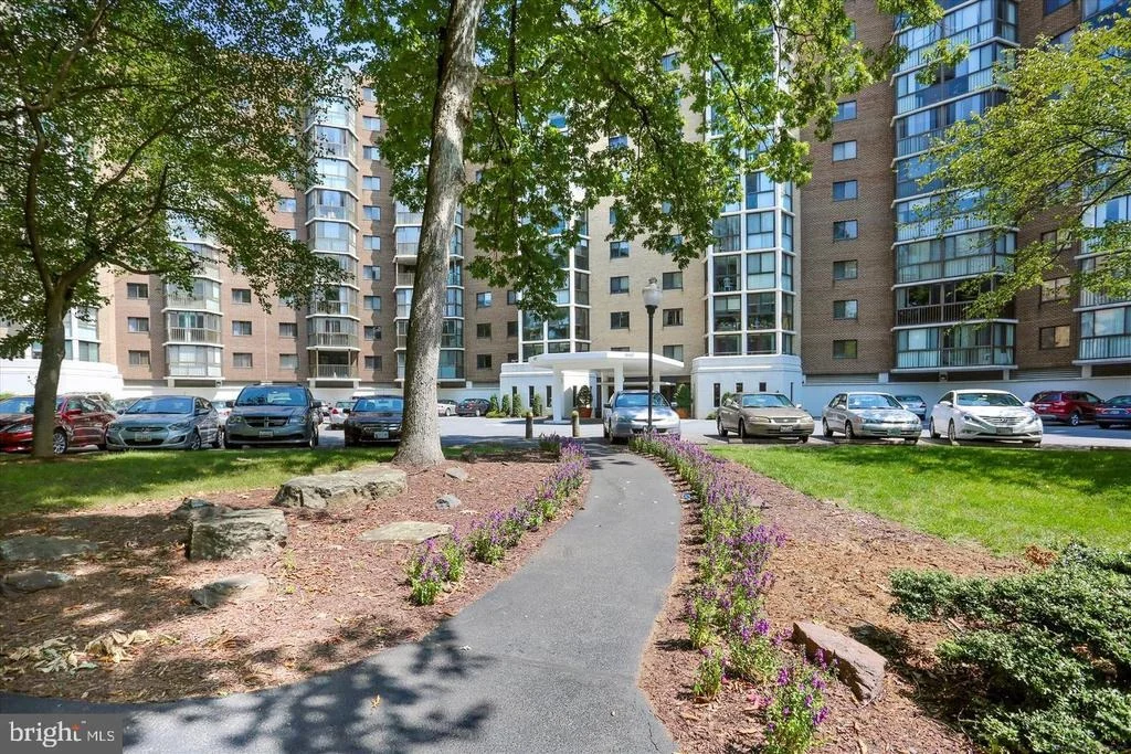 Photo of Unit 2822 at 15107 INTERLACHEN DRIVE