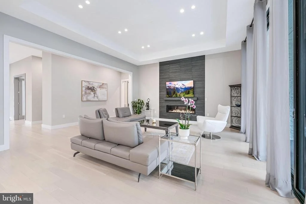 Photo of 908 WALKER ROAD