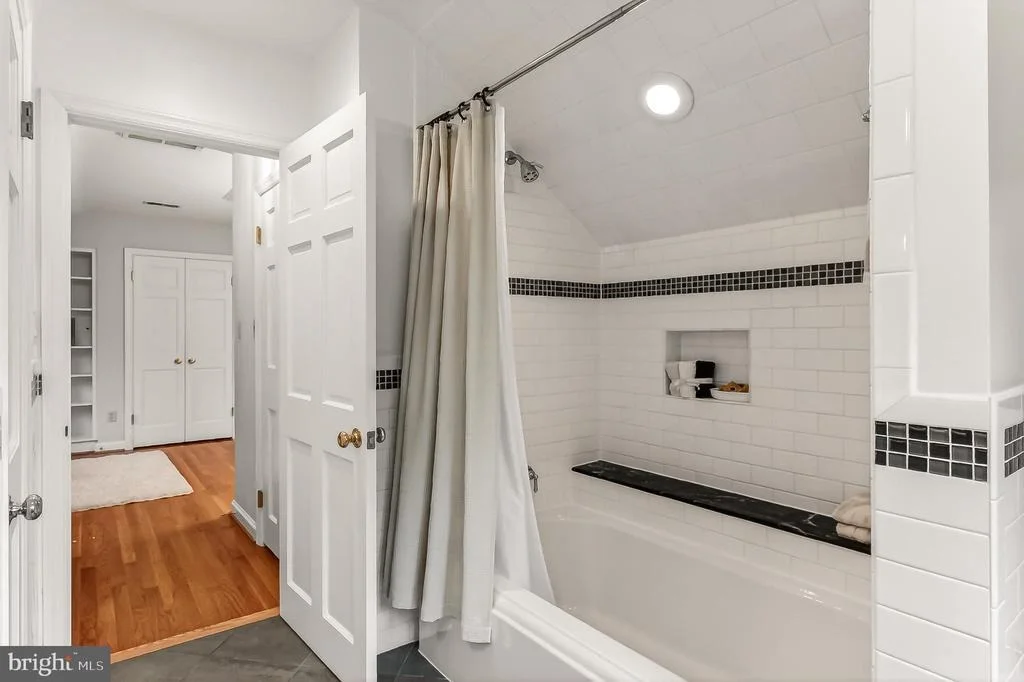 Photo of 809 ENDERBY DRIVE