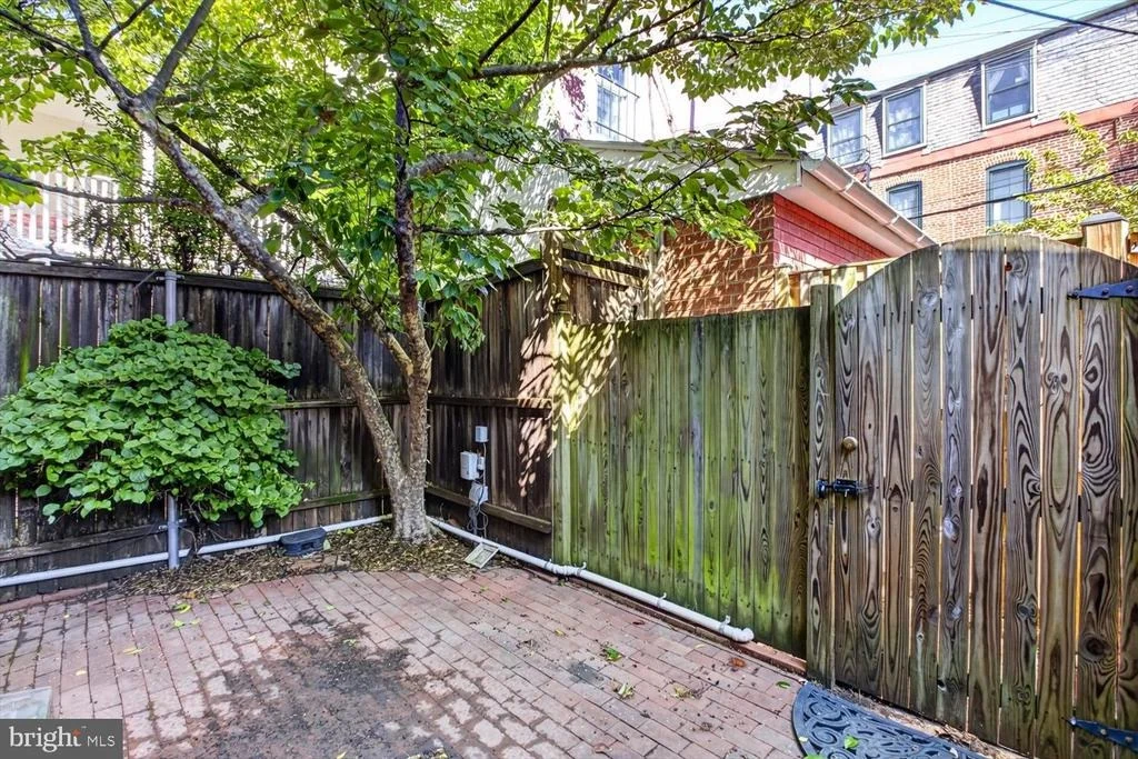 Photo of 304 A STREET SE