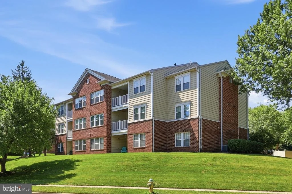 Photo of Unit 2A at 2402 ELLSWORTH WAY