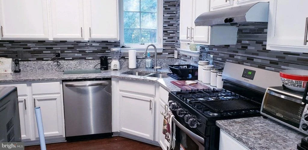 Photo of 9210 FOX PARK ROAD
