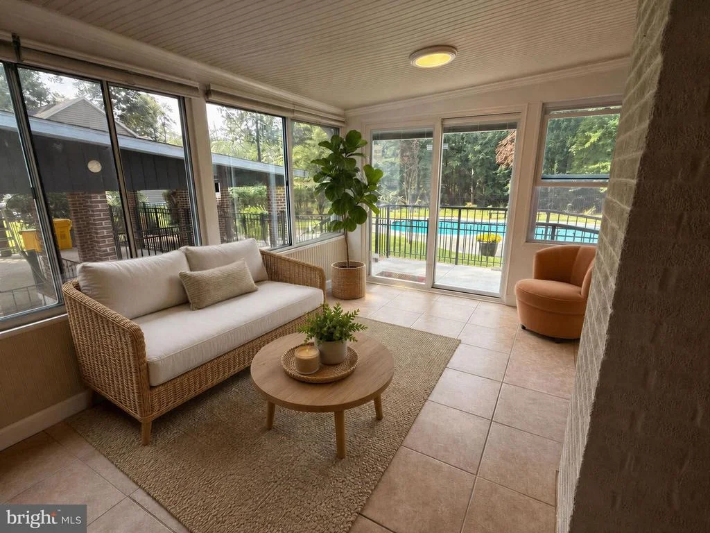 Photo of 833 MEADOW ROAD