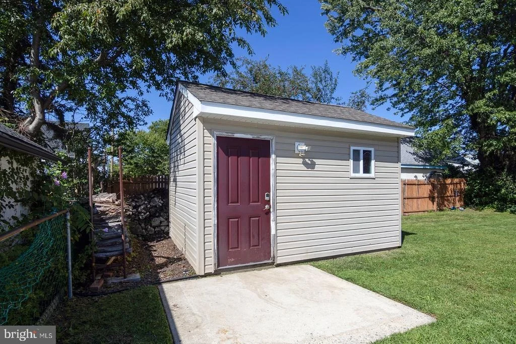 Photo of 611 JACKSON AVENUE