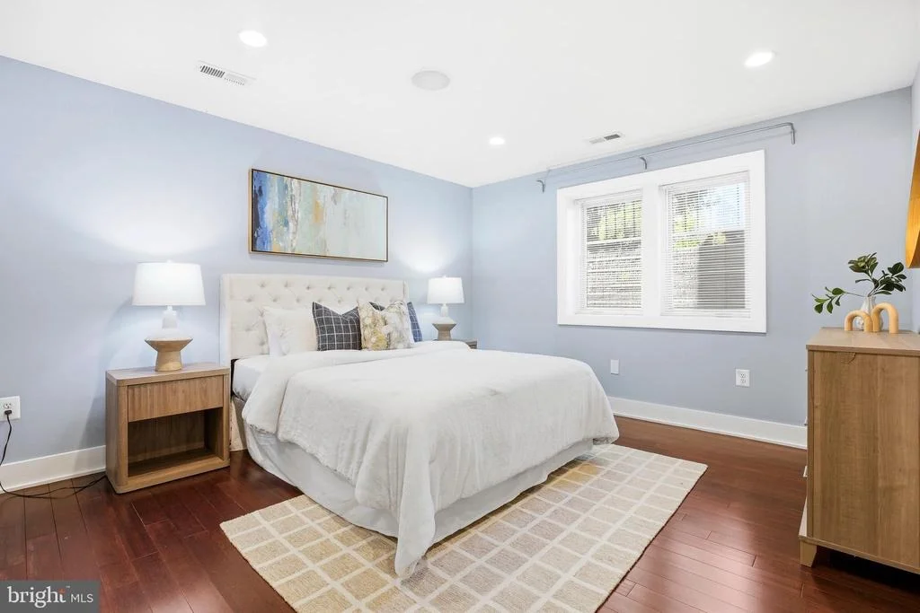 Photo of 915 3RD STREET NE