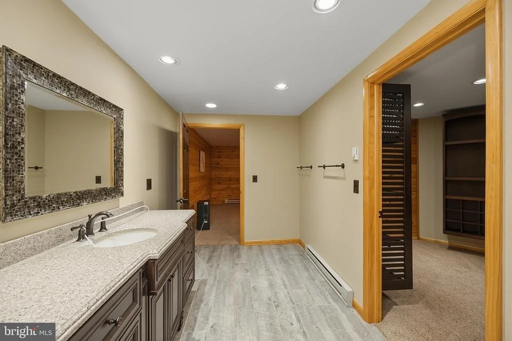 Photo of 253 GLEANINGS DRIVE