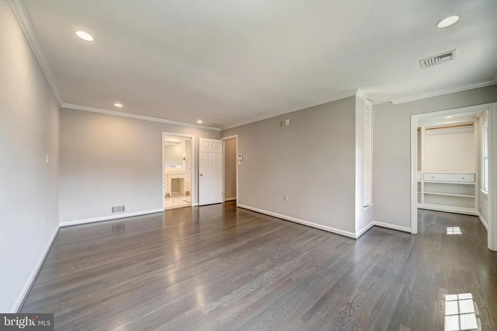 Photo of 6202 NETHERCOMBE COURT