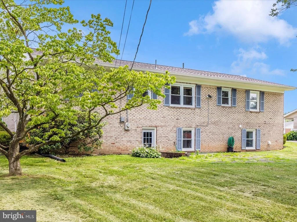 Photo of 22128 PIKESIDE DRIVE