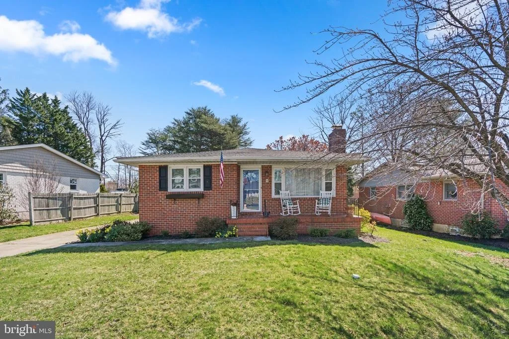 Photo of 423 NEEPIER ROAD