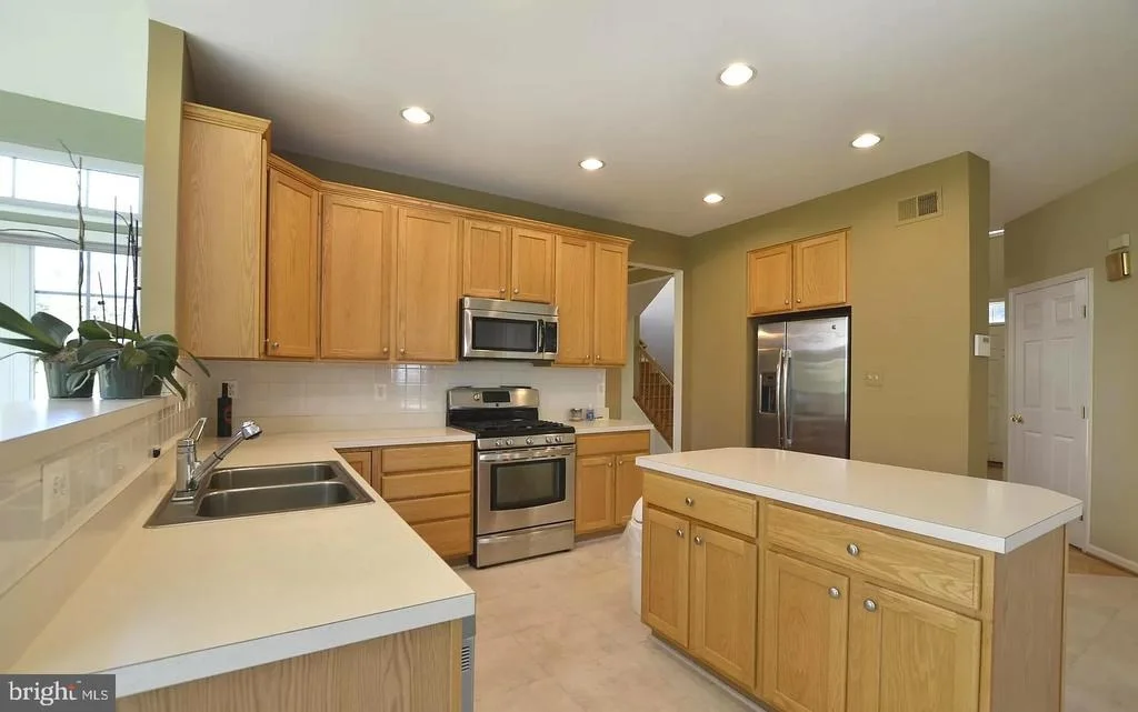 Photo of 19312 PLUMMER DRIVE