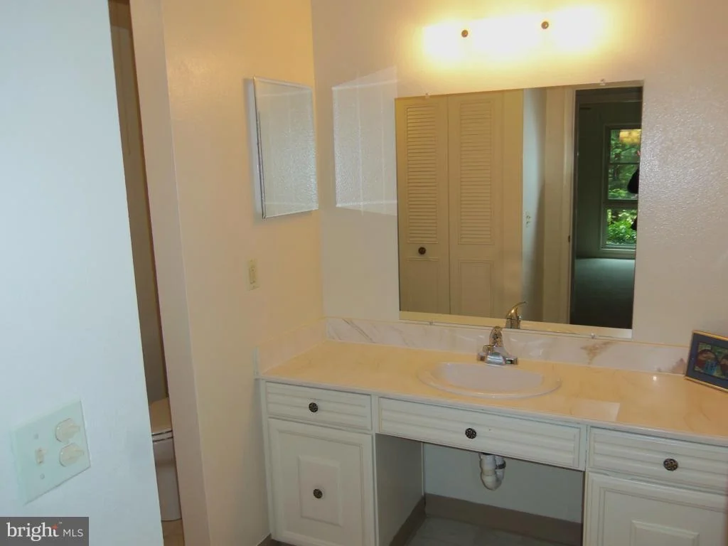 Photo of Unit 701C at 3350 GLENEAGLES DRIVE