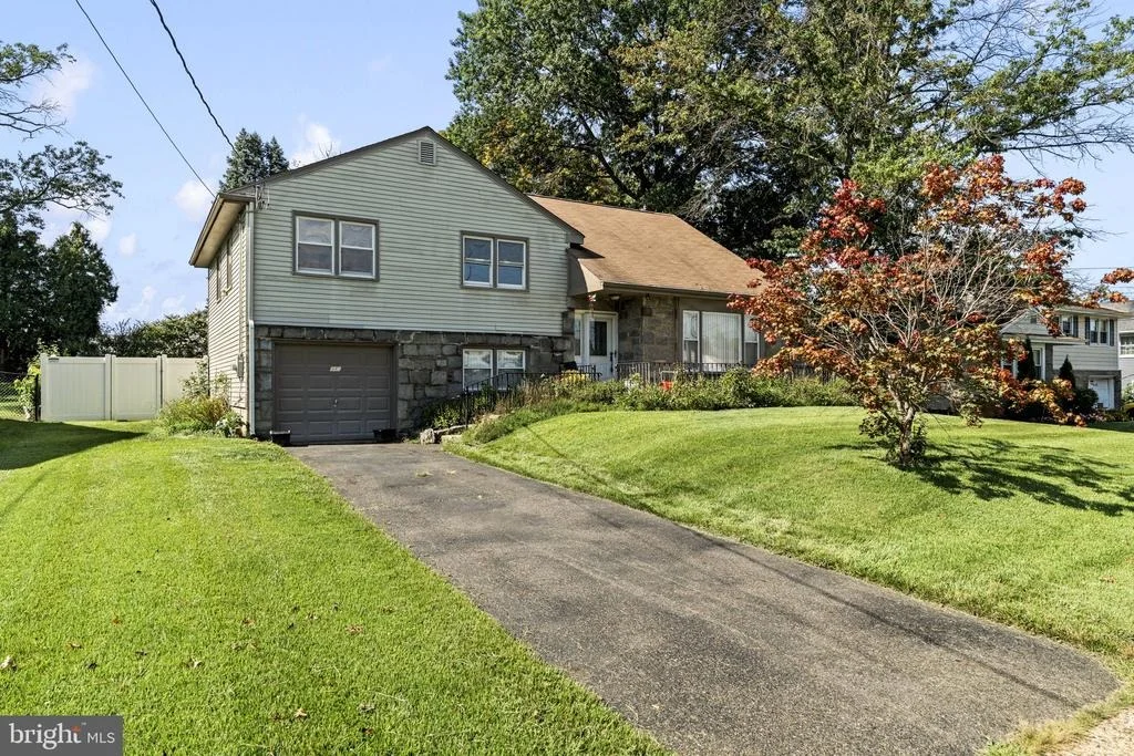 Photo of 440 WILLOW DRIVE