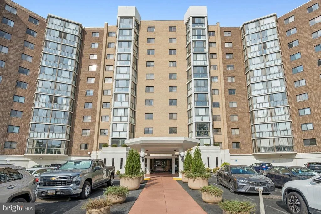 Photo of Unit 3815 at 15115 INTERLACHEN DRIVE