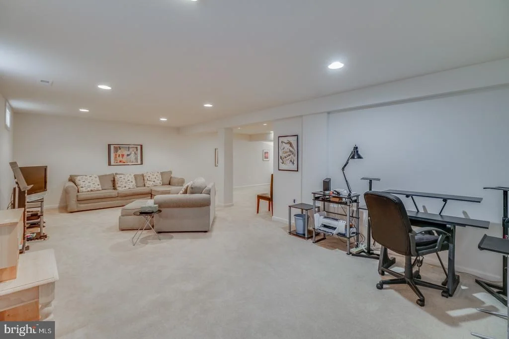 Photo of 254 LONE TREE DRIVE