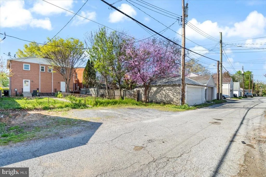 Photo of 704 TRAIL AVE