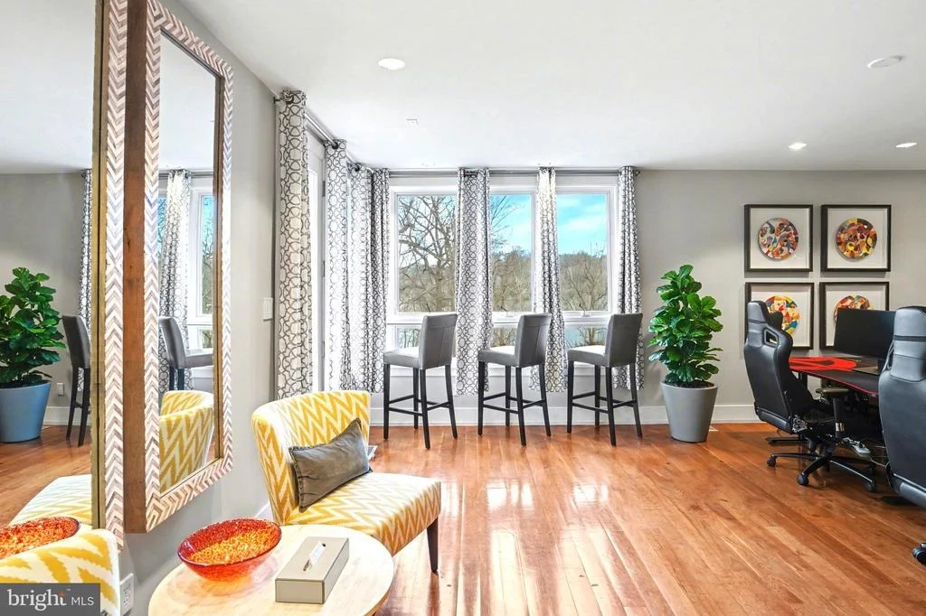 Photo of 1100 CREST LANE