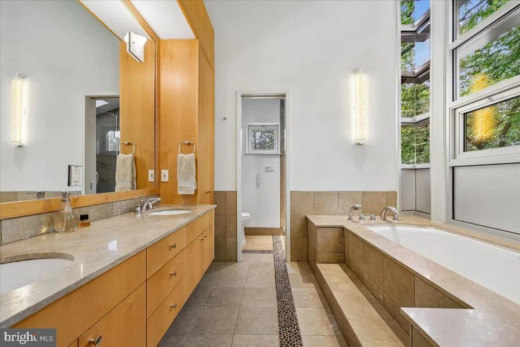 Photo of 1212 WOODSIDE PARKWAY