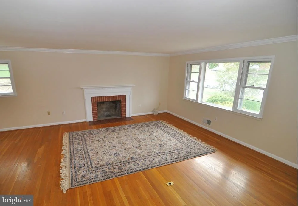 Photo of 6504 DRYDEN DRIVE