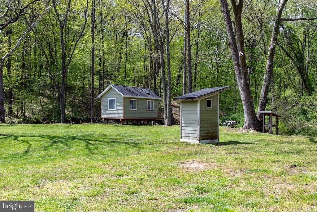 Photo of 2310 PUTNAM ROAD