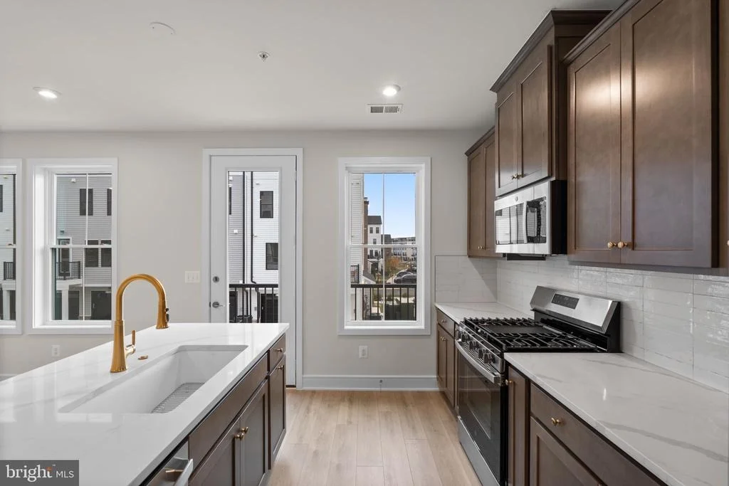 Photo of 43305 FARRINGDON SQUARE