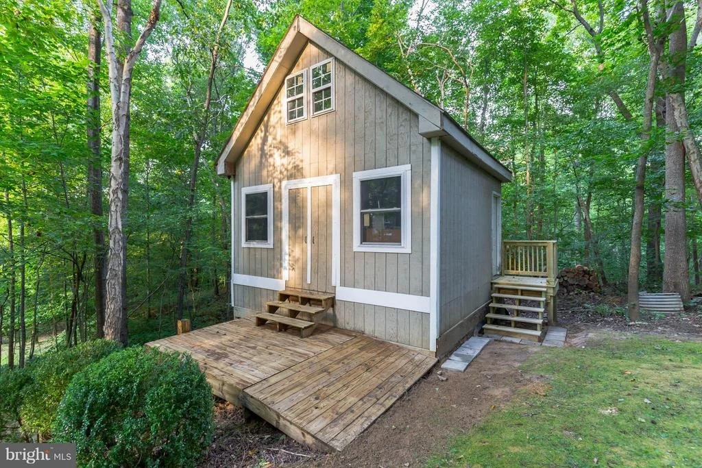 Photo of 325 SPLIT OAK LANE