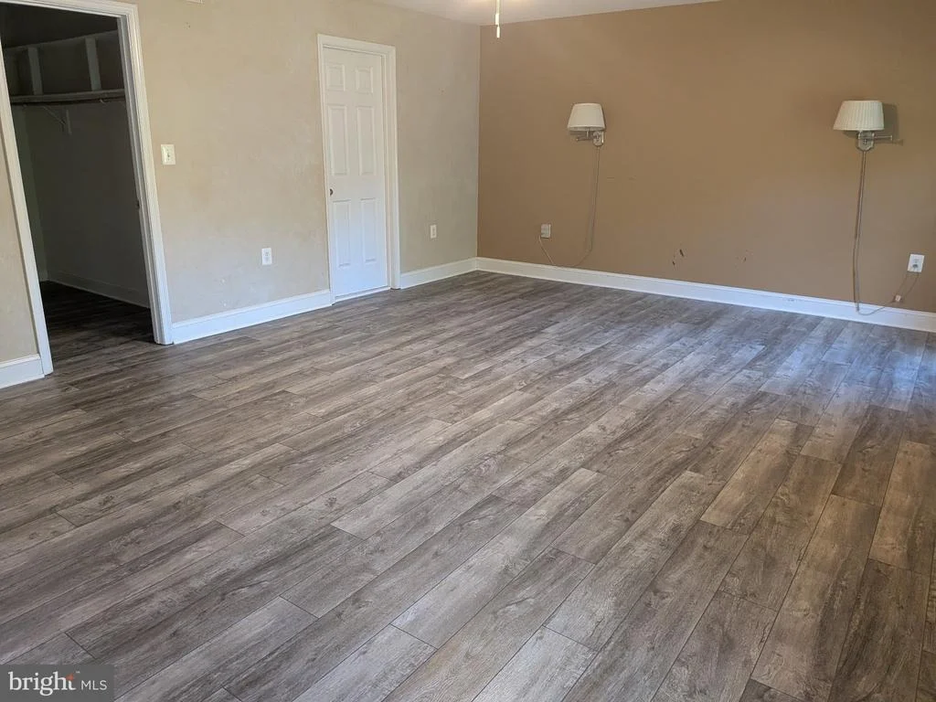 Photo of 823 WOODCREST LOOP