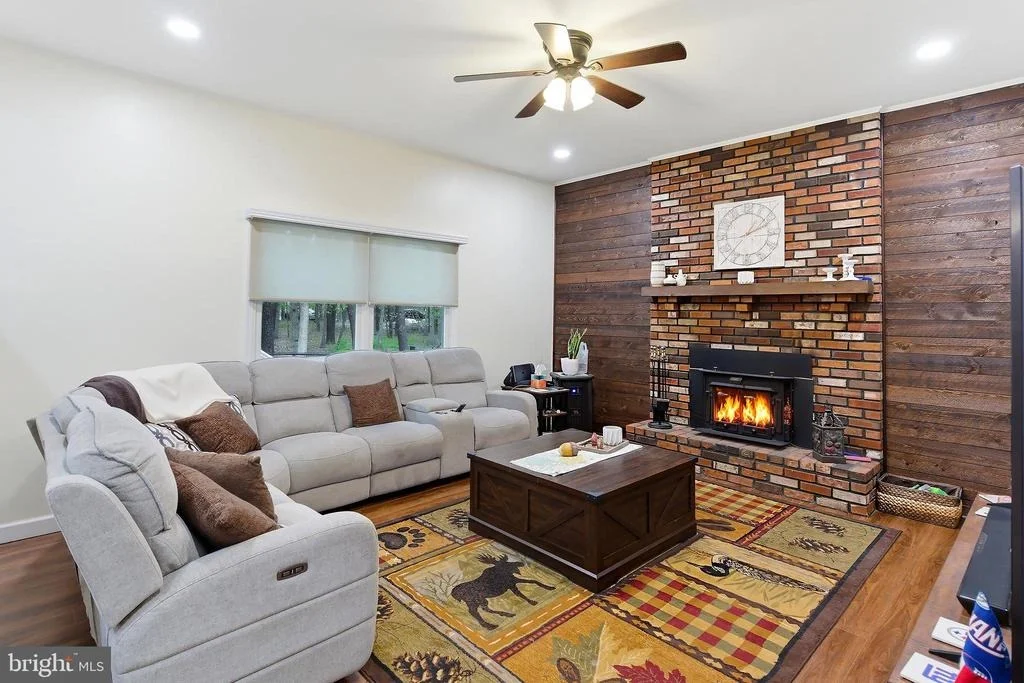 Photo of 33 RED OAK DRIVE