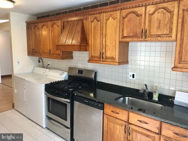 Photo of 1110 HAMLIN ROAD