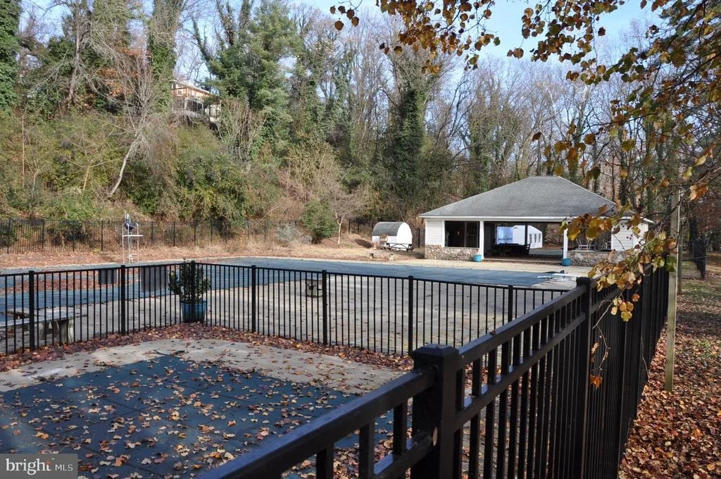Photo of 1465 RIDGEWAY