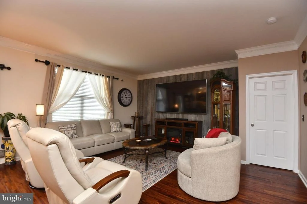 Photo of 881 SHADOWS DRIVE