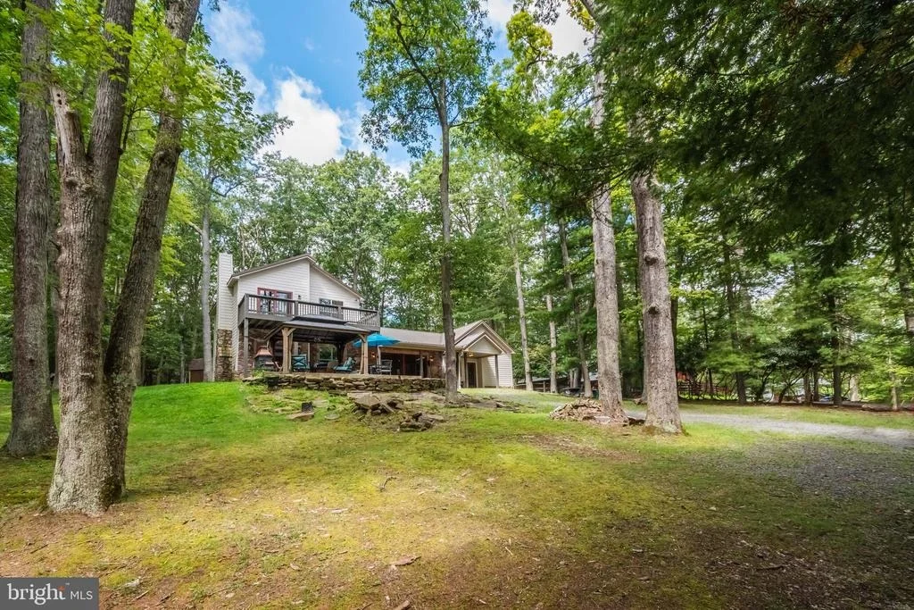 Photo of 495 WHITE OAK DRIVE