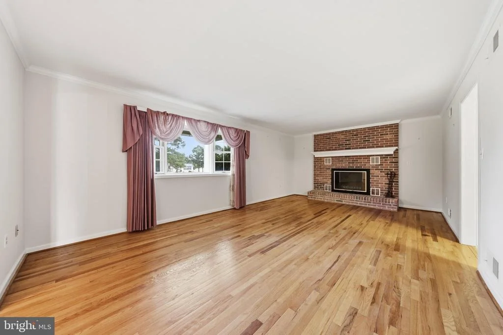 Photo of 5194 DEBRA ROAD