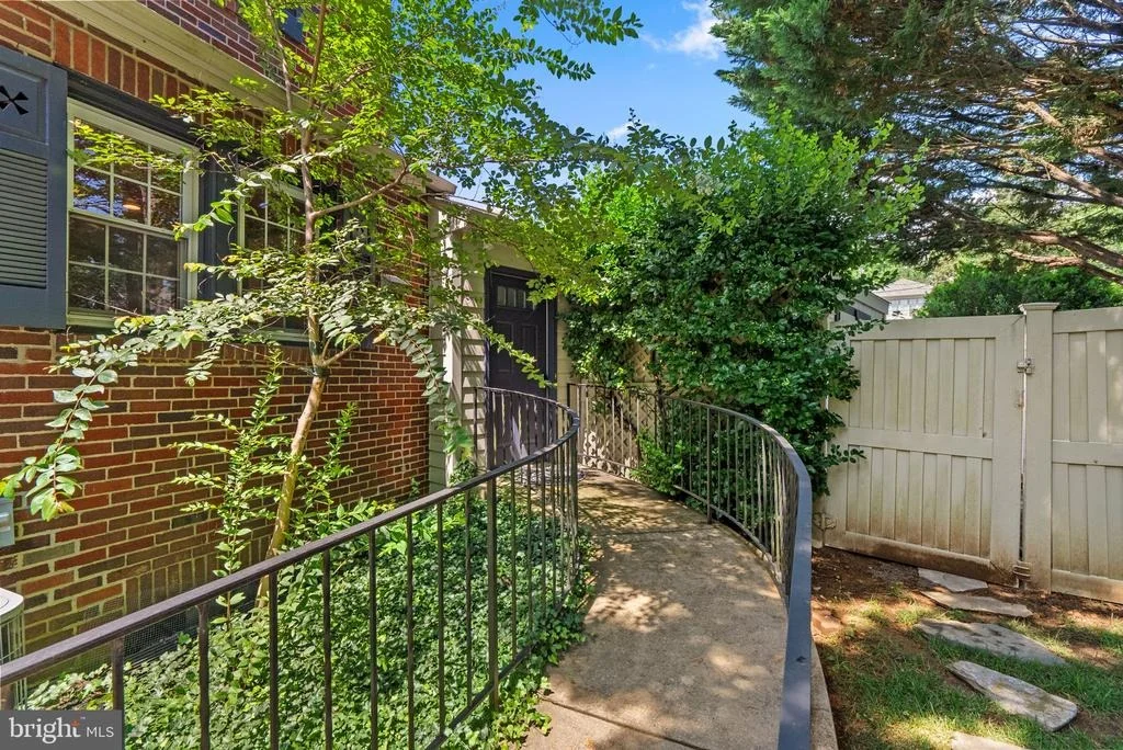 Photo of 305 COLLEGE PLACE