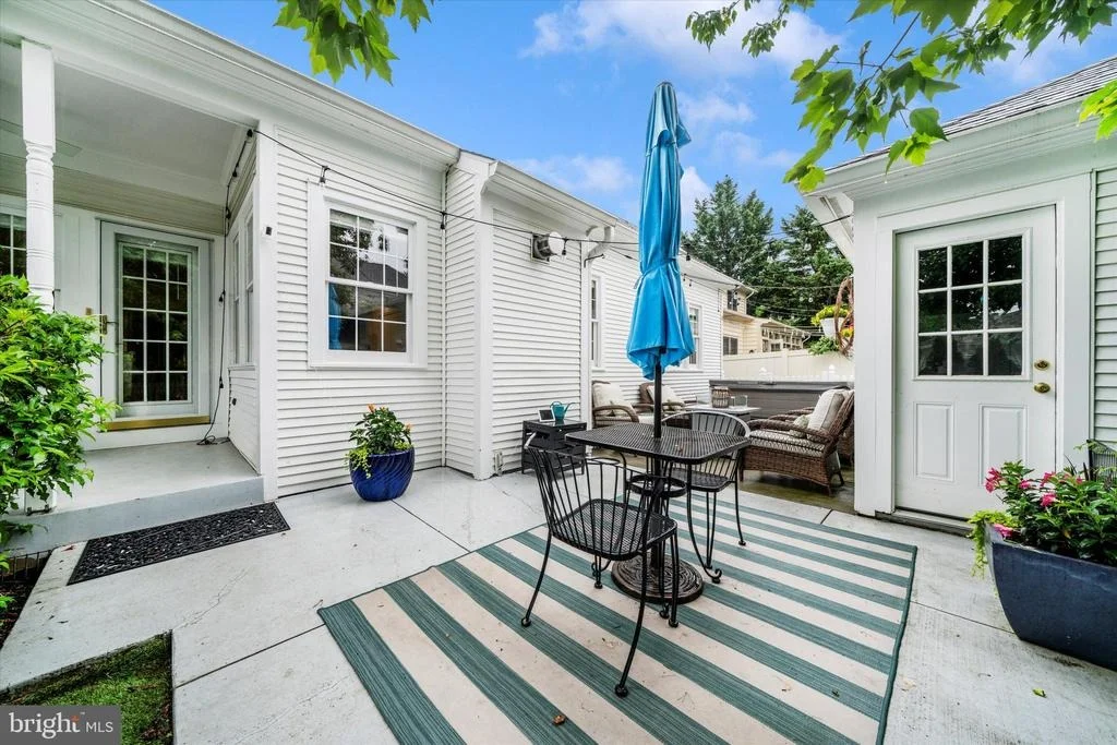 Photo of 2447 MERCHANT STREET